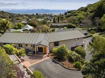Sea Views, Sunshine and Space