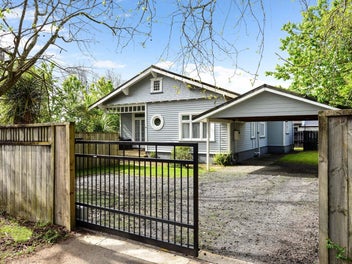 Zoned for HBHS, Walk to CBD