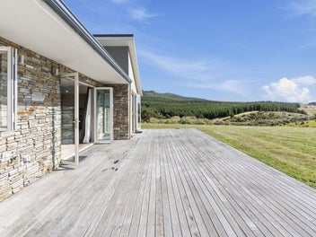 Spectacular Sea Views and Lifestyle Opportunity