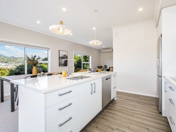 Modern, Private and Views!