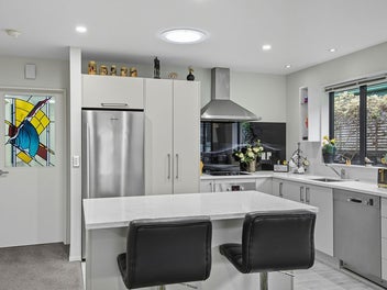 Vendor wants sold! Act now!