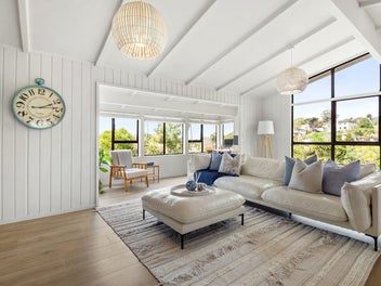 ** Last Weekend to View prior to Auction **