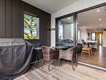 Highly motivated - Top-Floor Living