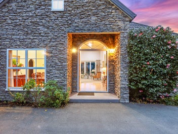 Absolutely Fabulous Residence - 10 Orchard Lane