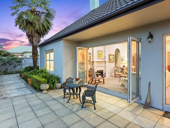 Absolutely Fabulous Residence - 10 Orchard Lane