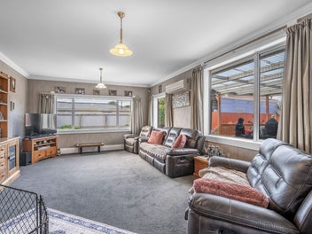 Deceiving From The Street