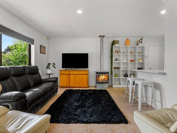 Tranquil Lifestyle Retreat Minutes from Town