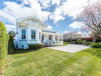 Classic Charm, Modern Comfort- Remuera DZ