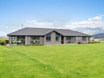 Dream lifestyle next to the lake