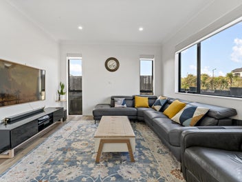 Private Modern Retreat. Vendors Ready to Move