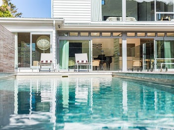 BUSH, POOL, TENNIS - THE ULTIMATE KARORI LIFESTYLE