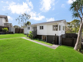A Backyard Worth Inviting People Over For