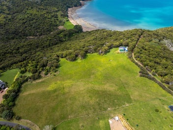 Discover a landmark Waiheke Island estate