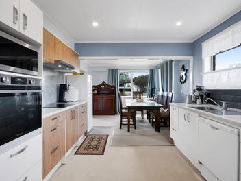 Brilliant Brick, Grand Location