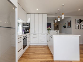 Raumati Charm, Modern Comforts