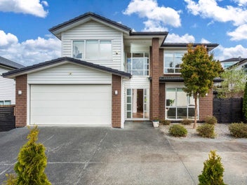Elegant Brick & Weatherboard Family Haven in Orewa