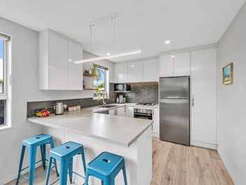 Charming 3-Bedroom Retreat with Stylish...