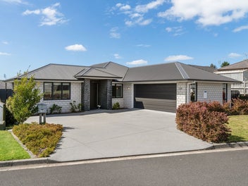 Family Sized 5 Bedroom Home!