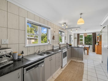 Sunny, Solid Brick and Family Friendly