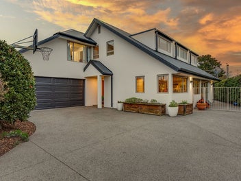 Sunny Home in Top School Zones!
