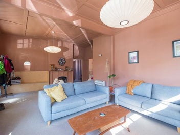 CHARM MEETS MODERN COMFORT