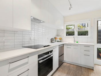 Hamilton Mews Superb Terrace Townhouse