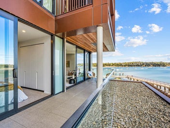 Harbourfront Perfection - Exceptional Value