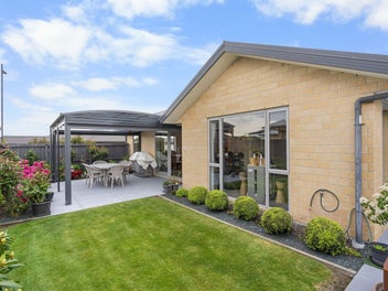 Immaculate, central and premium garaging