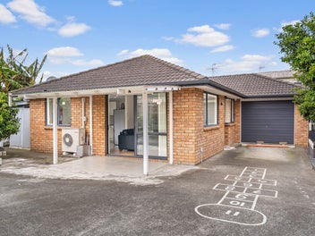 Affordale Freehold Brick & Tile - Must Be Sold!