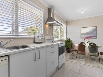 MOVE IN READY, SINGLE LEVEL & WEATHERBOARD!