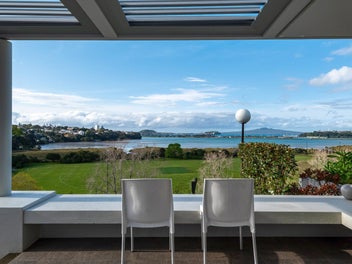 A symphony of light, views and living