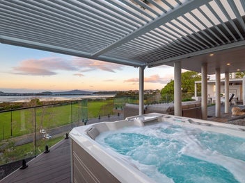 A symphony of light, views and living