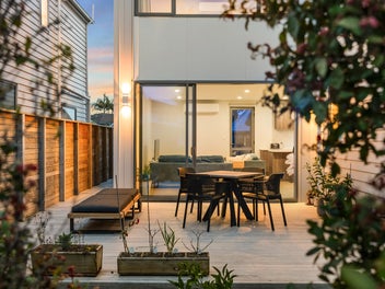 SOLD!!! Sunshine, Modern Ease!