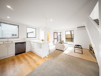 City Edge, Mountain Views