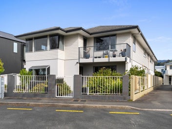 Riverside elegance in the heart of the City