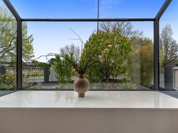 Riverside elegance in the heart of the City