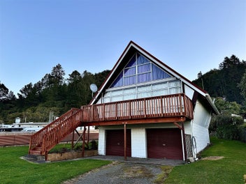 Affordable Lakefront Chalet