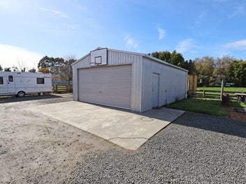 Versatile Woodlands Lifestyle!