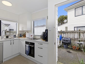 Under Offer Elsewhere. Central. Modern. Appealing