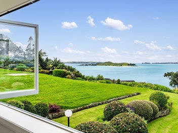 Urgent opportunity: house, land, iconic views