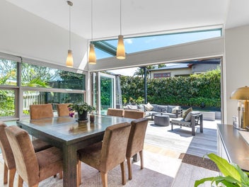 Saturday open home 1-1.45pm!