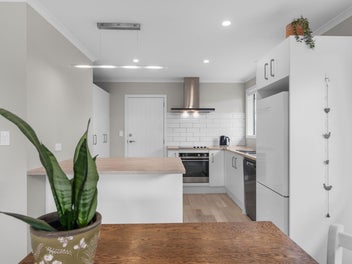 Easy-Care Central Living!!!
