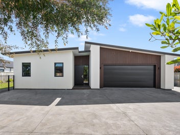 Designed for Family Living!!!