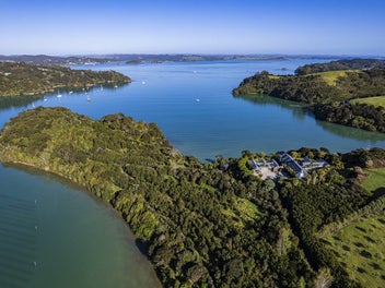 A Secluded Waterfront Haven