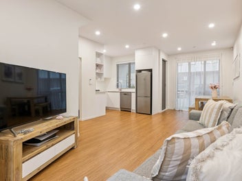 Cute & Cosy Freehold Home in Flat Bush