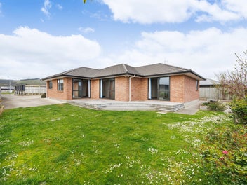 Fitzherbert - Family Cul-de-sac Living!