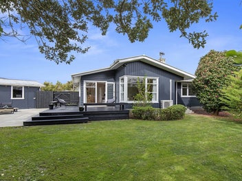 Perfect Family Home in Avalon!