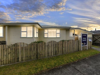 2 Bedroom Townhouse, Modern Kitchen