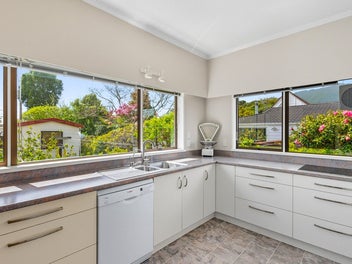 Spacious, Sunny & Superbly Located