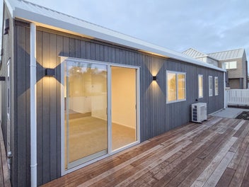 Move in... and Pour the Gin !